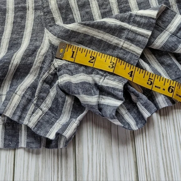 Christian Siriano Preppy Striped Linen Shorts in Blue and White Size Medium - Picture 4 of 7